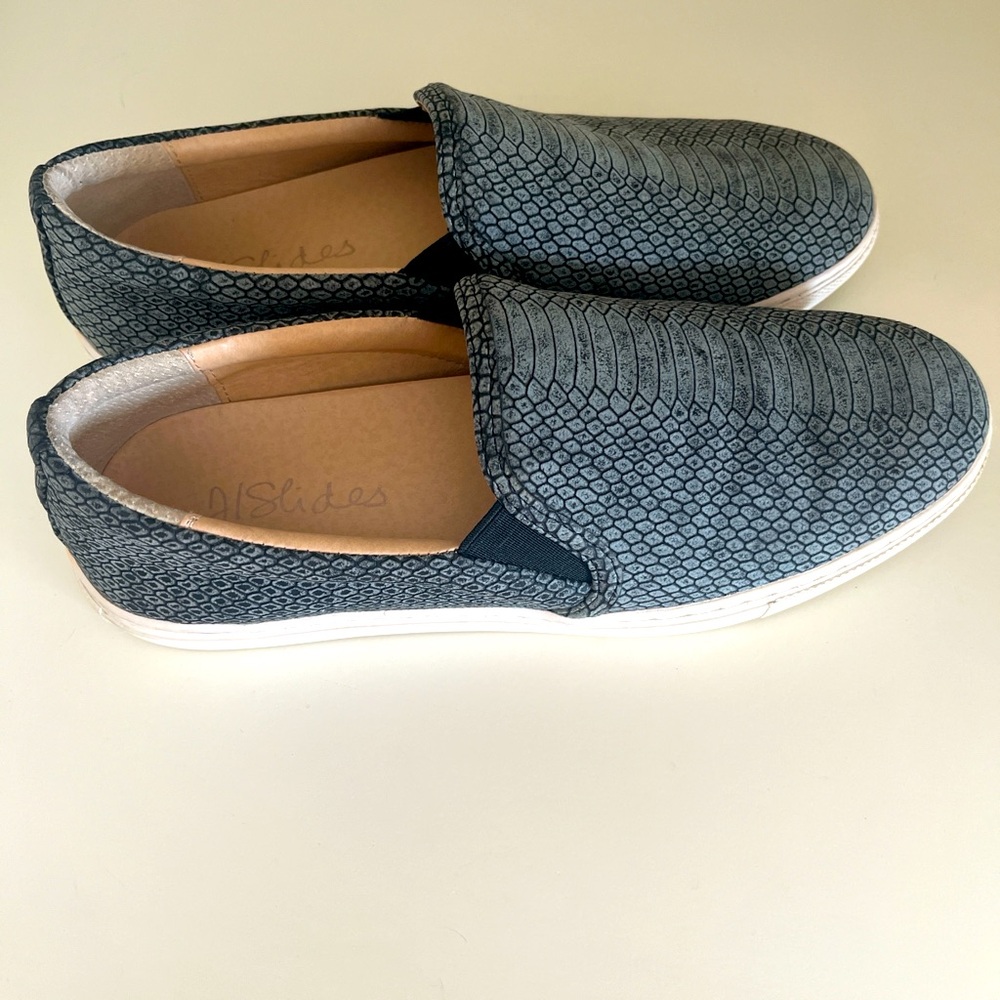 Gray And Black Slip On Shoes / No Tie Sneakers Wo… - image 1